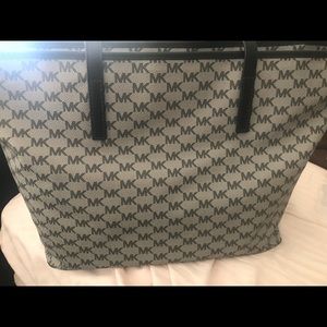 Micheal Kors Tote